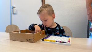 Dinsdagmorgen mogen de kinderen spelen op basischool De Pontus. (foto: ZuidWest Update).